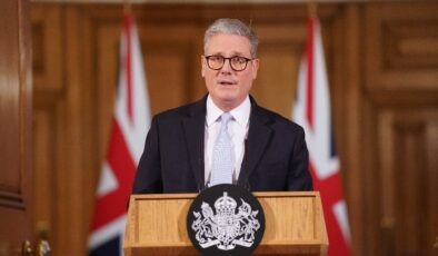 İngiltere’de hükümet krizi: Keir Starmer yarın istifa edecek