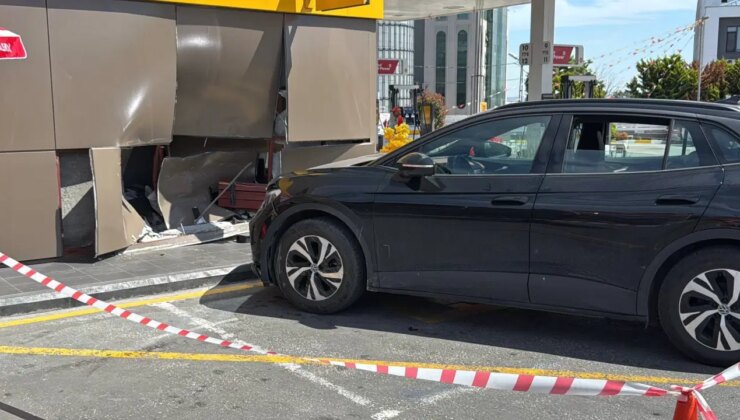 İstanbul’da kontrolden çıkan otomobil akaryakıt istasyonuna daldı