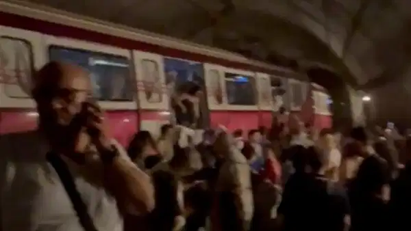 İstanbul’da metro raydan çıktı: Yolcular tahliye edildi