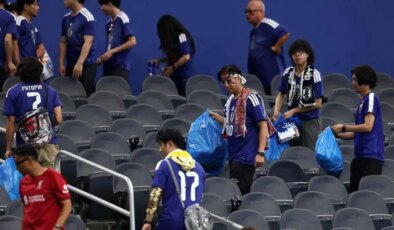Japon taraftarlardan anlamlı hareket: Gol sevinci bitti, temizlik mesaisi başladı