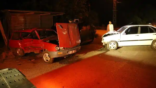 Kastamonu’da iki otomobil çarpıştı: 4’ü çocuk, 8 yaralı