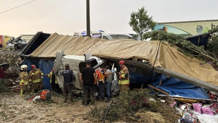 Kula’da zincirleme kaza: 2 kişi öldü, 4 yaralı var