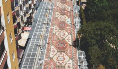 Mardin’de halı motifli cadde gündem oldu