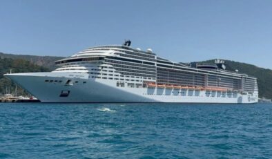 Marmaris’e dev kruvaziyer çıkarması: 5 bin yolcu ile limana yanaştı