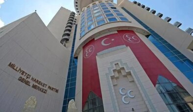 MHP’de 2 ilçe başkanı görevinden istifa etti