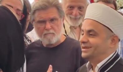 Modacı Zühal Yorgancıoğlu cenaze namazında saf tutma gerginliği