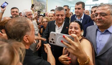 Özgür Özel Diyarbakır’da: Havalimanında zılgıtlarla karşılandı