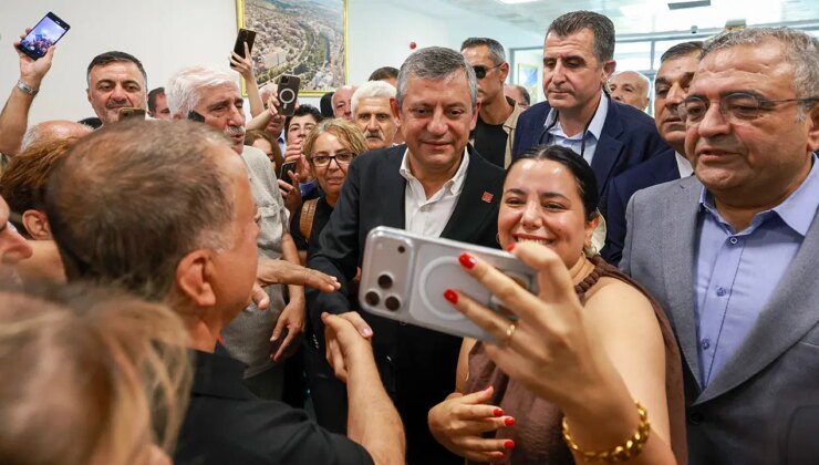 Özgür Özel Diyarbakır’da: Havalimanında zılgıtlarla karşılandı