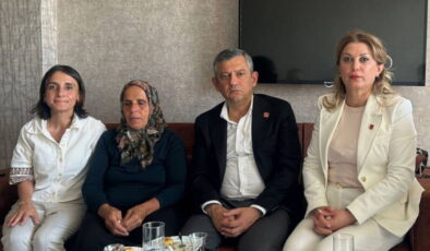 Özgür Özel’den Gülistan Doku’nun ailesine ziyaret