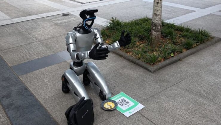 Robotlar “elektrik faturası” için dilenmeye başladı, diz çöküp para istedi: Çin’de ilginç görüntüler