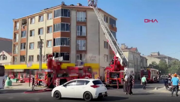 Tekirdağ’da 4 katlı binada yangın panik yarattı: Mutfak kullanılamaz hale geldi
