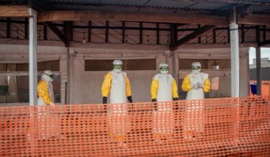 Afrika’da ebola virüsü alarmı sürüyor