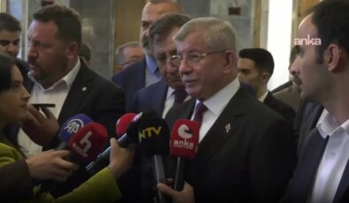 Ahmet Davutoğlu: Yeni parti kuruluyorsa, bize ‘hayırlı olsun’ demek düşer