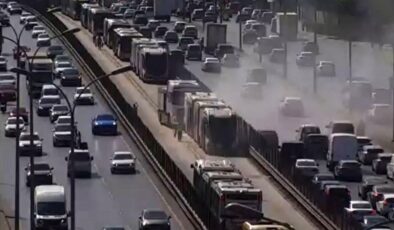 Avcılar’da metrobüste yangın