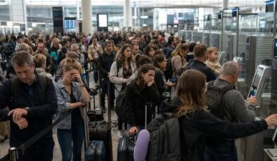 Avrupa’da pasaport kontrolü krizi: Çok sayıda yolcu uçağını kaçırdı