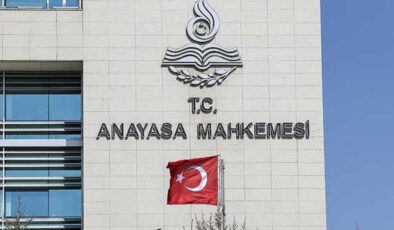 AYM, noter katipleri ile adaylarının disiplin cezalarına ilişkin düzenlemeyi iptal etti