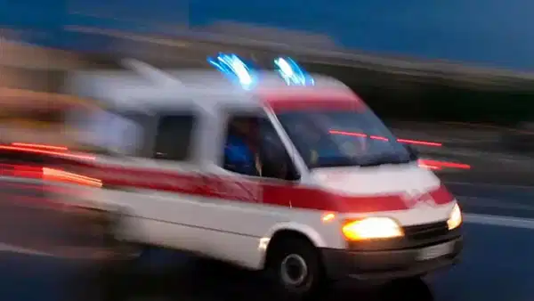 Babasını bıçaklayan şüpheli kendini eve kilitledi