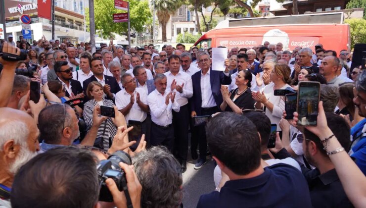 Balıkesir’de CHP’den 12 ilçe belediye başkanı ile il ve ilçe yönetimleri istifa etti