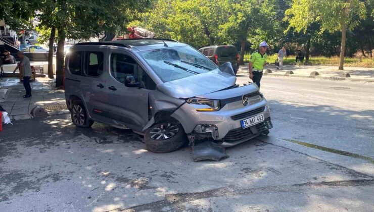 Bayrampaşa’da araca çarpan su tankeri devrildi: 1 kişinin yaralandığı kaza anı kamerada