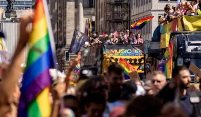 Berlin’de LGBT yürüyüşü yakınında araç kalabalığa daldı: Çok sayıda yaralı