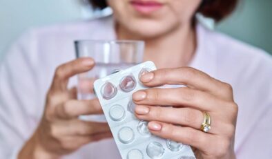 Bilim insanları, erkek denek profiline göre belirlenen ilaçların karşı cins için ‘aşırı doz’ anlamına geldiğini savunuyor: Kadınlar yan etkilere daha açık