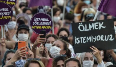 Boşanma aşamasında olduğu kadını durakta vurdu