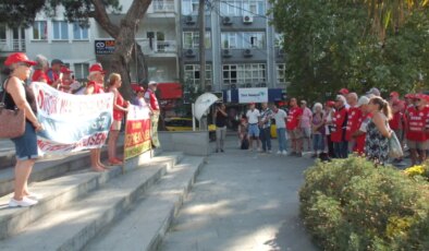 Burhaniye’de ‘Emekli insanca yaşam istiyor’ eylemi