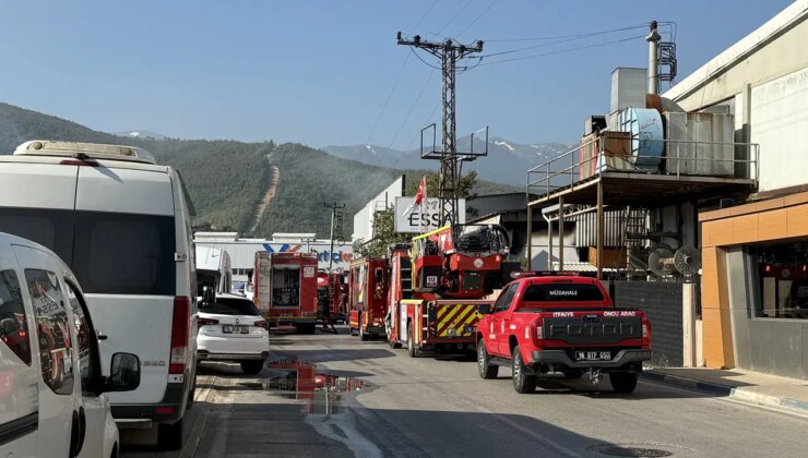 Bursa’da kumaş fabrikasında yangın
