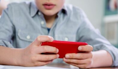 Çekya okullarda cep telefonu kullanımını yasaklayacak