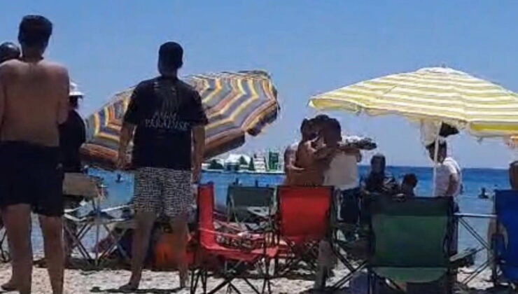 Çeşme Altınkum Plajı’nda ‘şemsiye’ kavgası: Yumruklar havada uçuştu