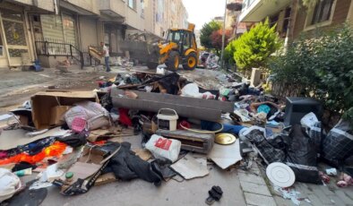 Cezaevinde olduğu için 7 aydır kira ödeyemedi: Ev sahibi eşyaları sokağa attı