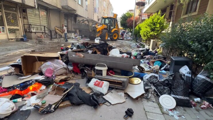 Cezaevinde olduğu için 7 aydır kira ödeyemedi: Ev sahibi eşyaları sokağa attı