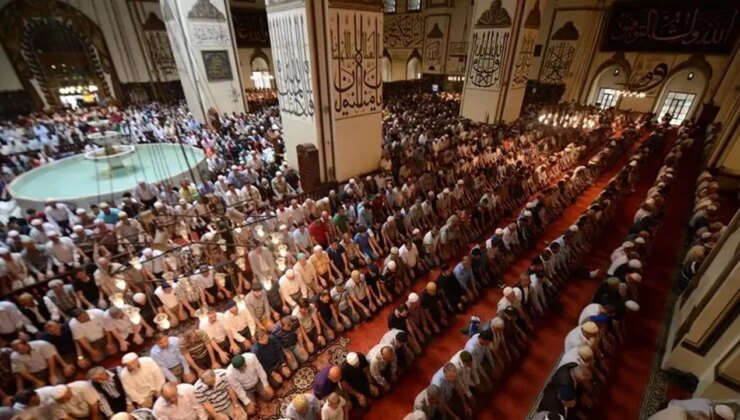 Cuma hutbesinde konu ’15 Temmuz darbe girişimi’: ‘Dini dünyaya alet insan ne kötüdür’