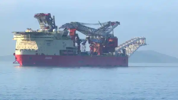 Dev gemi geçiş yapıyor… İstanbul Boğazı geçici olarak kapatıldı