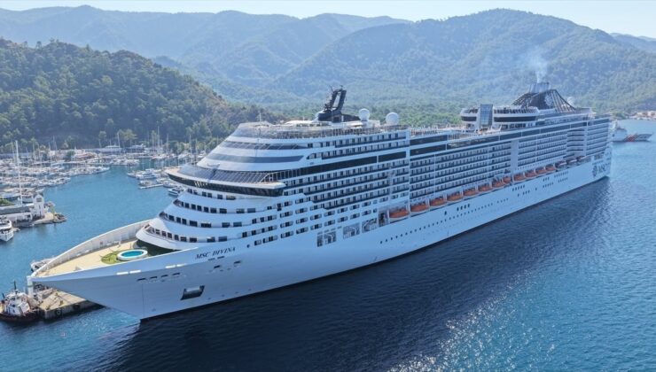Dev kruvaziyer ‘MSC Divina’ Marmaris’e 4 bin 111 turist taşıdı