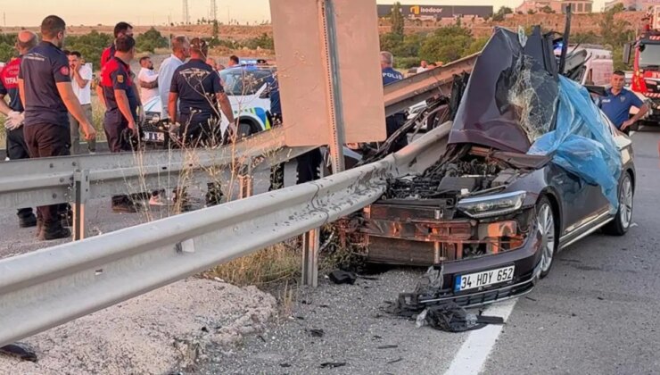 Düğün konvoyunda feci kaza: Bariyerlere çarptı, 1 ölü, 3 yaralı