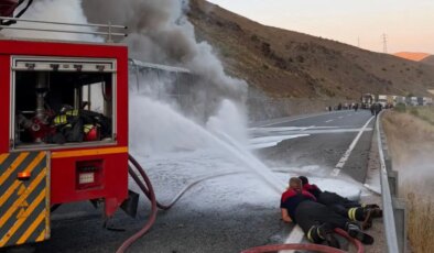 Erzincan’da yolcu otobüsü yandı