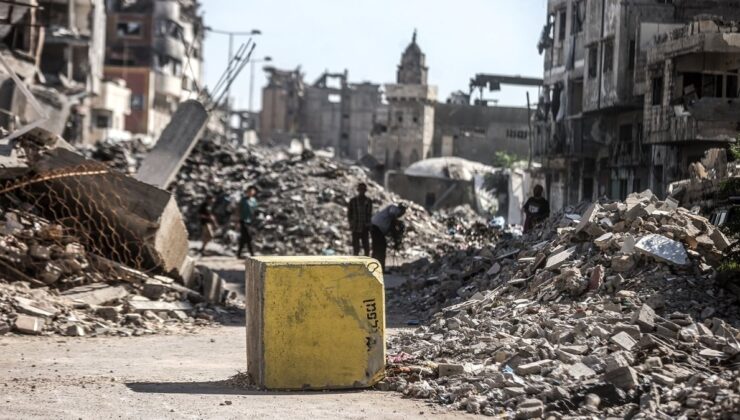 Gazze’de İsrail’in yıktığı binanın enkazından iki aileye ait 99 cenaze çıkarıldı