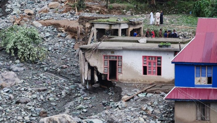 Hindistan’da şiddetli yağışlar afetlere yol açtı: 16 ölü