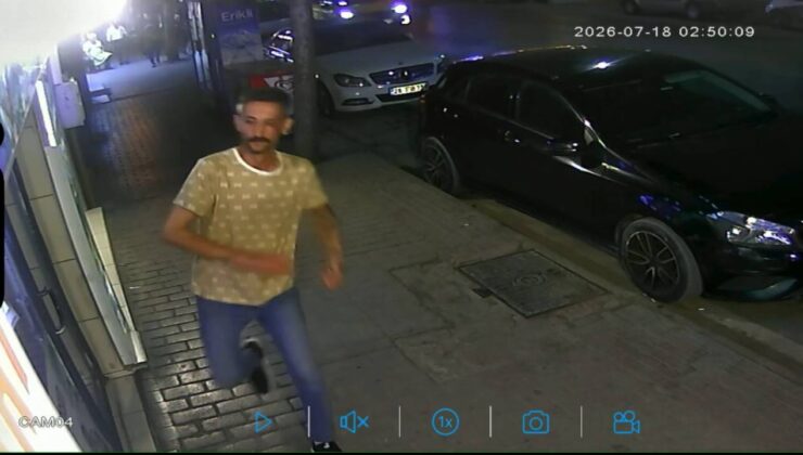 İş yerinin camını tekmeyle kıran şüpheliyi esnaf yakaladı