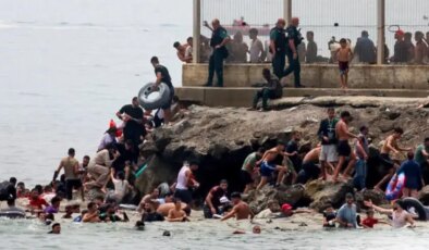 İspanya’nın Afrika’daki toprağında büyük göç dalgası: Denizden ve karadan kitlesel geçiş
