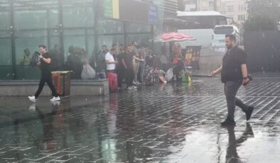 İstanbul güne yağmurla uyandı, kent bir nebze olsun serinledi