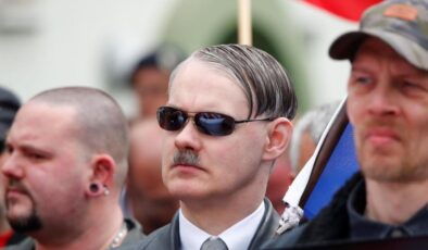 Kendisini Hitler’e benzeten Hollandalı, Almanya’da Hitler övgüsünden yargılanacak