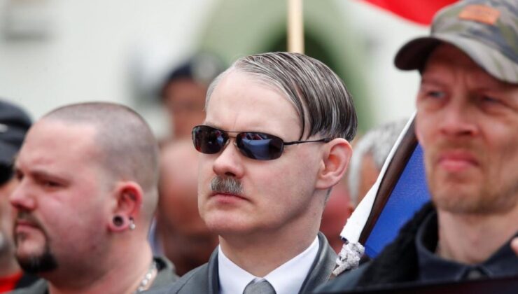 Kendisini Hitler’e benzeten Hollandalı, Almanya’da Hitler övgüsünden yargılanacak