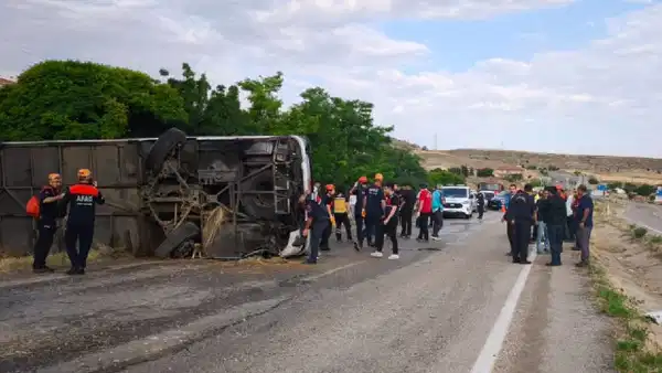Kırıkkale’de yolcu otobüsü devrildi… 1 ölü, 40 yaralı!