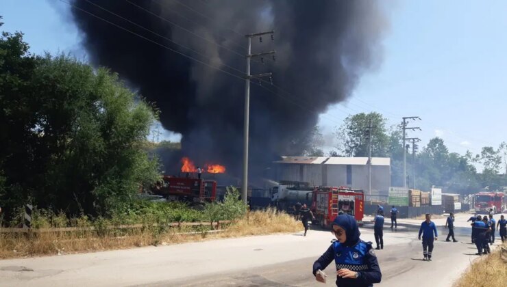 Kocaeli’nde fabrika yangını: 1 işçinin cansız bedenine ulaşıldı