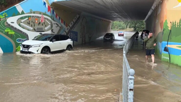 Kocaeli’nde sağanak etkili oldu: Alt geçit suyla doldu