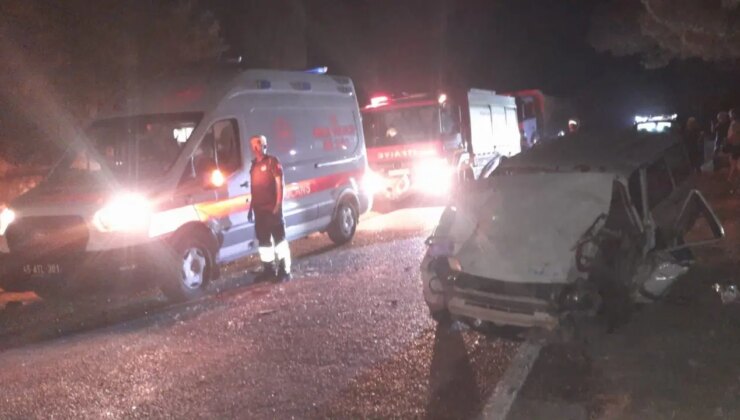 Manisa’da otomobil ile traktör çarpıştı: 2’si ağır 4 yaralı