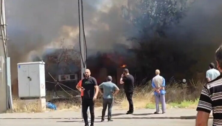 Marangoz atölyesinde yangın paniği: 2 kişi dumandan etkilendi
