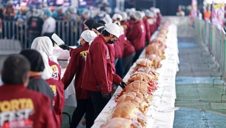 Meksika’da 100 metrelik “torta” ile Guinness Dünya Rekoru denemesi